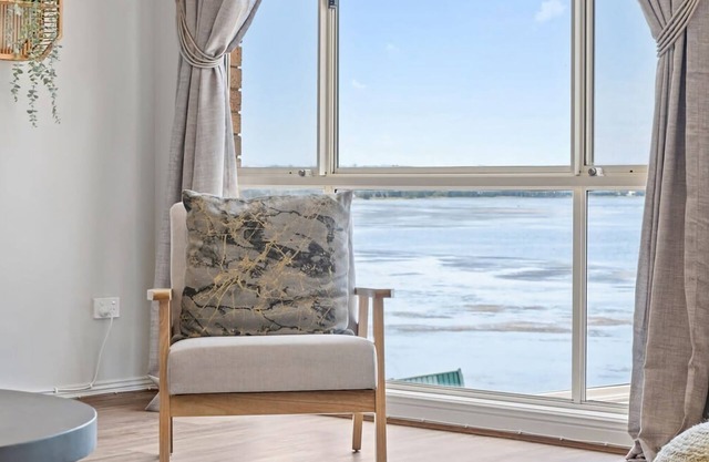 Kayak - Pool - Waterfront Paradise in Charmhaven