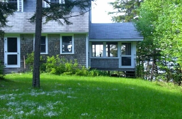 Kayaker's paradise at Piper's Nest Cottage overlooking Smith Cove