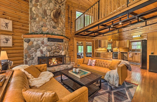 Kayaks + Fire Pit: Lux Riverfront Lodge, Sleeps 20