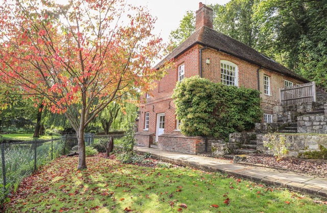 KEEPER’S HOUSE, family friendly, with a garden in Hollingbourne