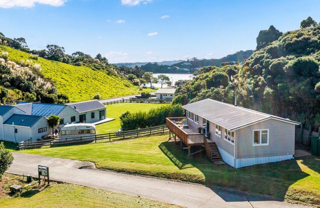Keepin' it Coastal - Tutukaka Holiday Home