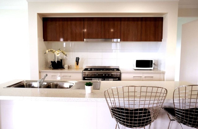 Kellyville Modern & Stylish House for family &work