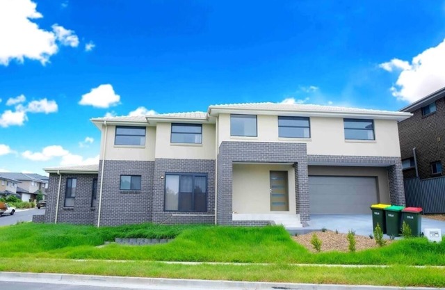 Kellyville Spacious Modern House | Park&Lake