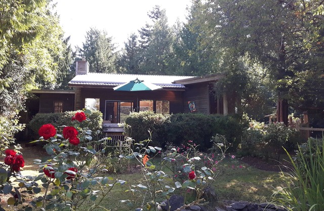 KEMA Hornby Island - House - Waterfront with Views - Beach access under repair