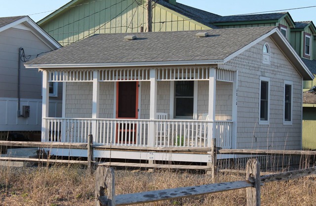 Kemp & Olive Cottage: Tiny Cottage for Two Guests and Pups!