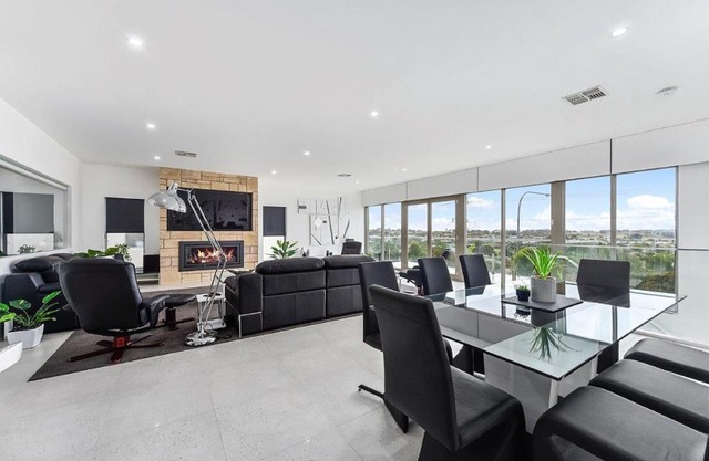 KENNEDY EXECUTIVE TOWNHOUSE