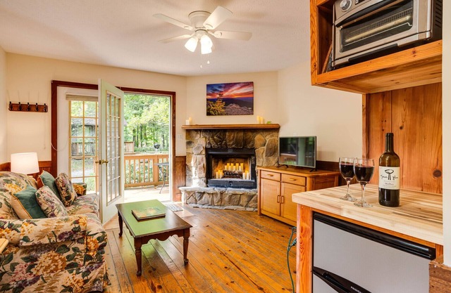 Kennedy Ridge Cabin-1BR, jacuzzi, kitchenette
