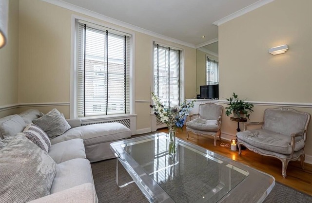 Kensington Sunny Roof Terrace 2 bedrooms 2 bathrooms.