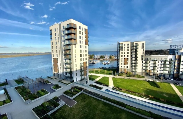 Kent Breath-Taking VIEW 2BD/2BA With Free Parking
