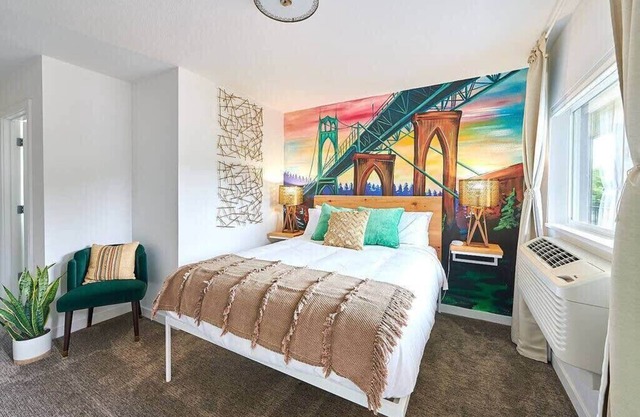 Kenton Hotel Whimsical Suite