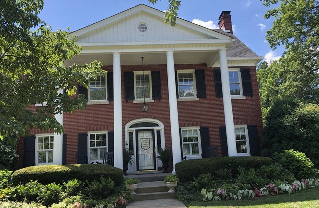 Kentucky at its best! Historical meets modern amenities!