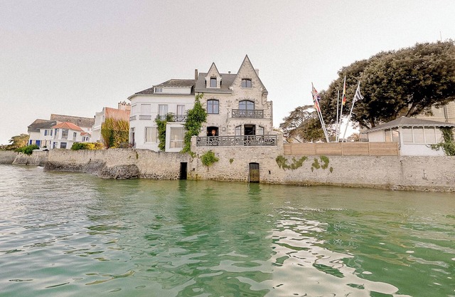 Ker Gonan : Villa on the beach, by Maison Estran