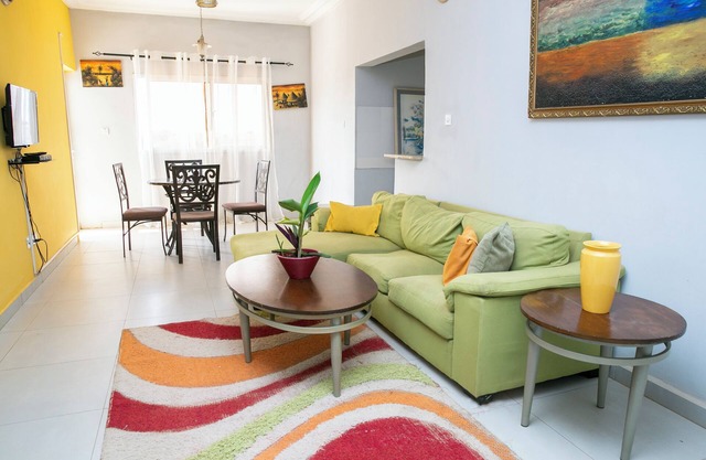 Kerr Ayo's Two Bedroom Apartment, 5 Minutes from Senegambia Beaches.