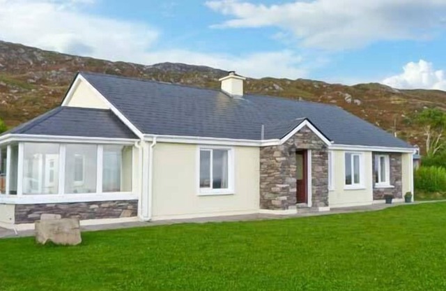 KERRY WAY COTTAGE, family friendly in Castlecove, County Kerry