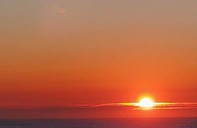 Ketch a Sunrise – Oceanfront Boutique Top Floor Condo—The Perfect Retreat