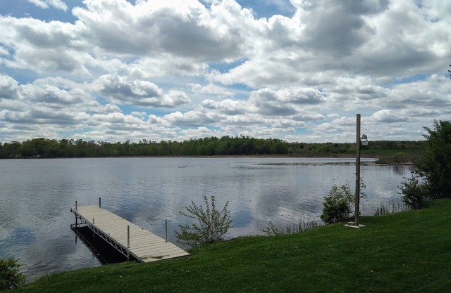 Kettle Moraine Lake House, Private Family Friendly Lakehouse Retreat Sleeps 8