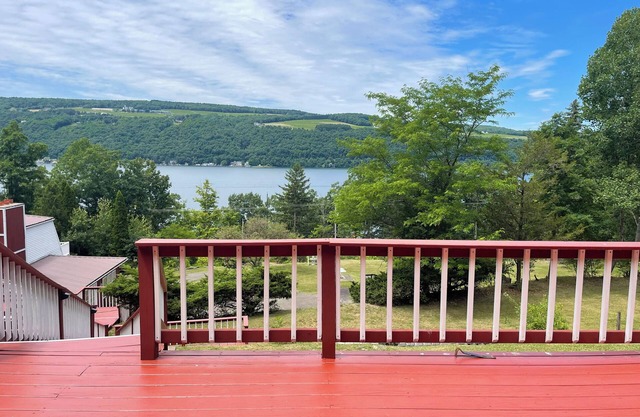 KEUKA LAKE VIEWS AND HIKING
