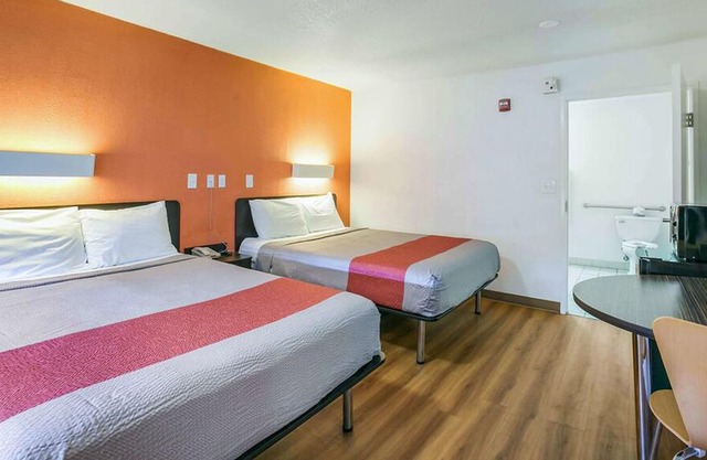 Key Inn Macedonia - 2 Queen Bed Non-Smoking