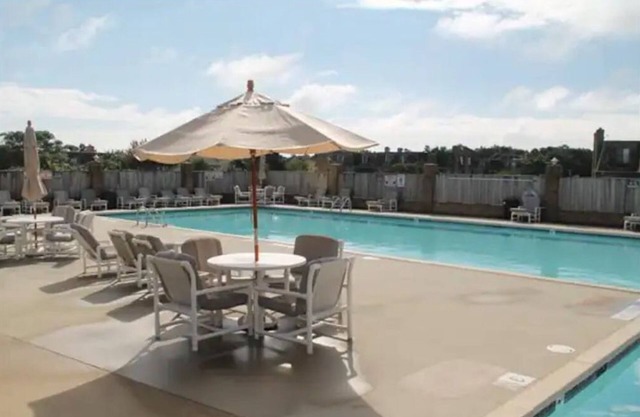 KH Escape! Pool+Tennis+Basketball+0.8 mi to Beach!