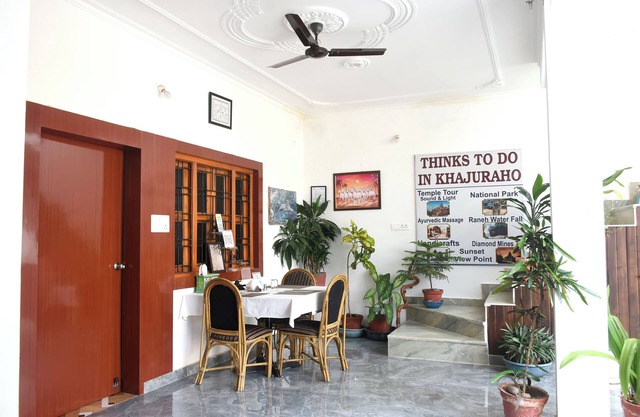 Khajuraho Glory Homestay in Khajuraho with AC, WiFi. Enjoy your stay