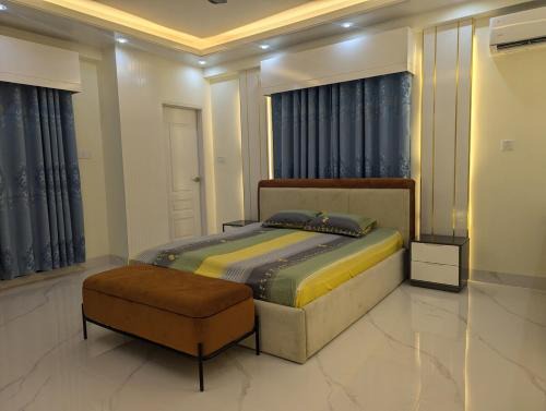 Khonikaloy 9 3BHK in Banasree C Block