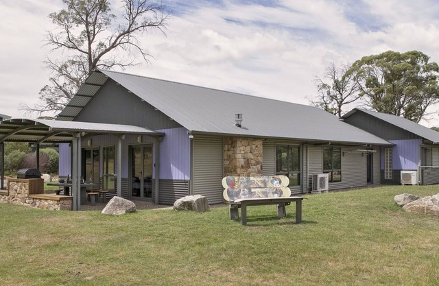 Kickenback Lodge - 3BR Lodge l Gym l Indoor Pool l Tennis l WiFi l Air-Con