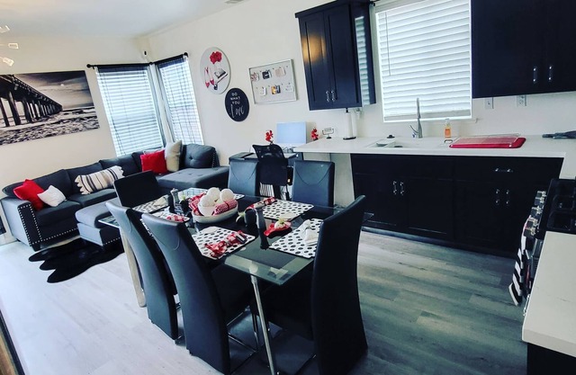 Kid friendly, BEAUTIFUL 4 bedroom house! Gated community, play area