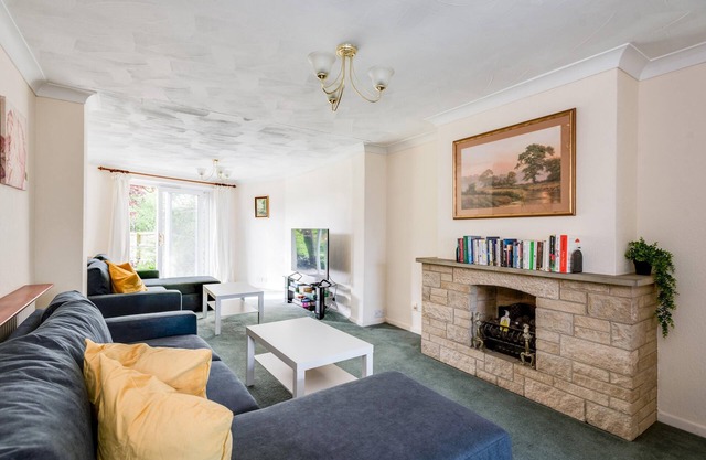Kidlington 3 BR House & parking & large garden