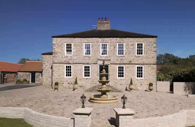 Killerby Old Hall w/Hot Tub and Swimming Pool