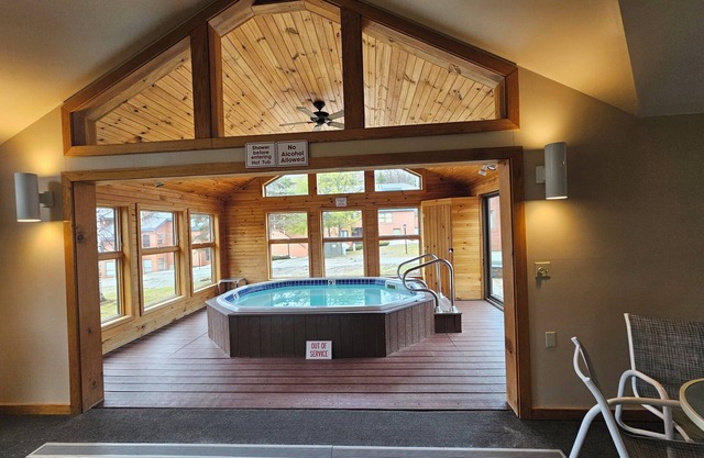 Killington Condo, Pool, Hot-tubs, Sauna. Walk to Snowshed, Ski-in, Mt Bike, Golf