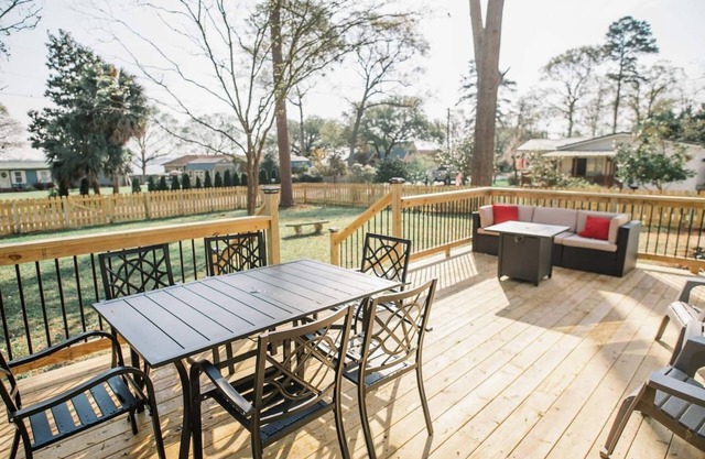 Kindred Spirits Retreat at Lake Marion - Pet Friendly Getaway Minutes from I-95!