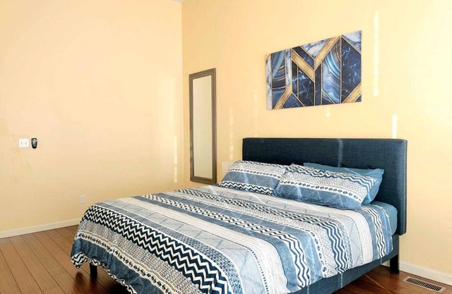 King Bed Apartment-Near Major Hospitals Unit A