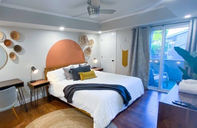 KING Bed Condo on Riverside; Great for Long Stays!