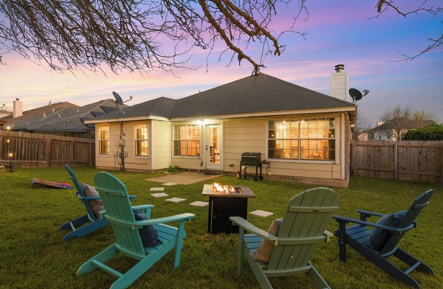 King Bed, EV Charger, Fire pit, Hammock, Game Room