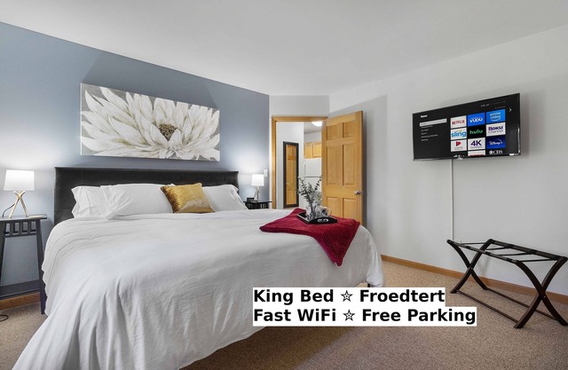 King Bed-FAST WiFi - Undrgrd Parking - Near Froedtert