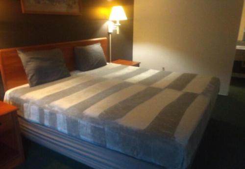 King Bed Hotel Studio 231