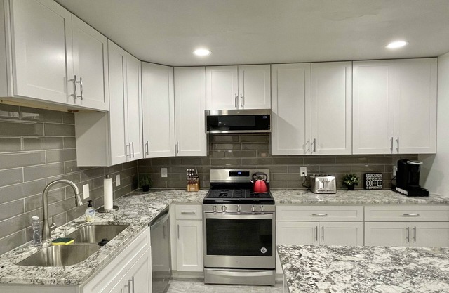 King Bed, Open Kitchen/Living Room, Fast Internet, Sleeps 8 guests