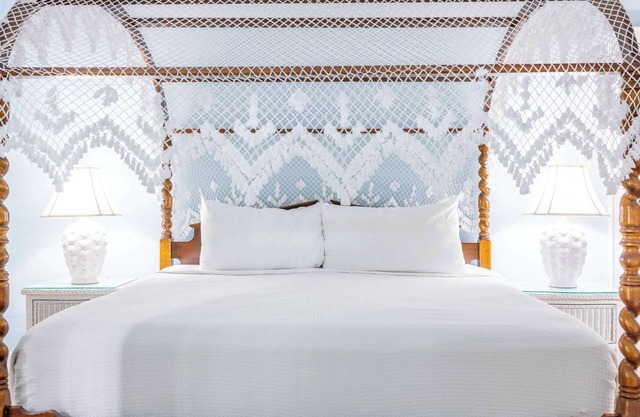 King Bed + Sleeper Sofa & Balcony -James House