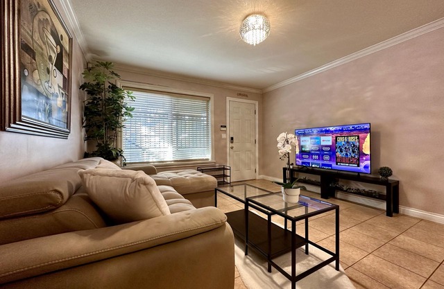 King Beds Private Suite 25 minutes away from Downtown Vancouver