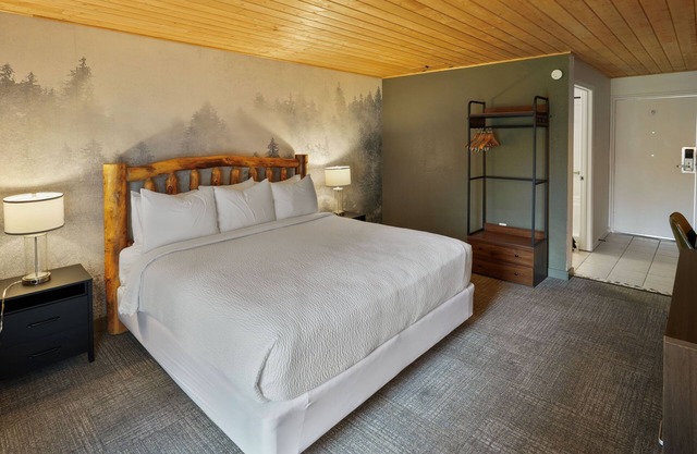 King + Patio Mountain Retreat