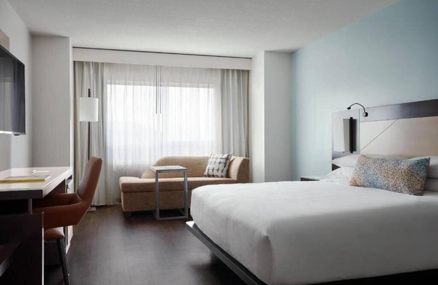 King Room Near Bob Carr Theater ORL