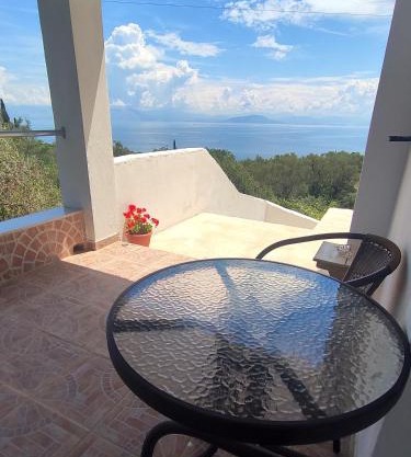 King size bed, Terra relaxa, Vista al mar, near Achilleio