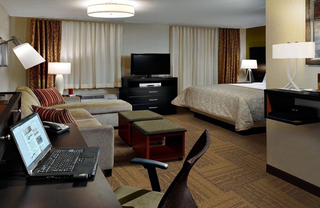 King Studio. Pool, Hot Tub, Free Breakfast Buffet