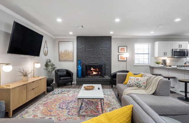 King Suite-4 Bedroom-Brookside-Riverside