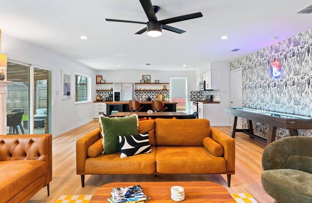 King Suite, Chef's Kitchen, Games, Backyard, Pets