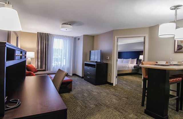 King Suite. Free Breakfast Buffet. Downtown Marquette. Great for Business Travelers!