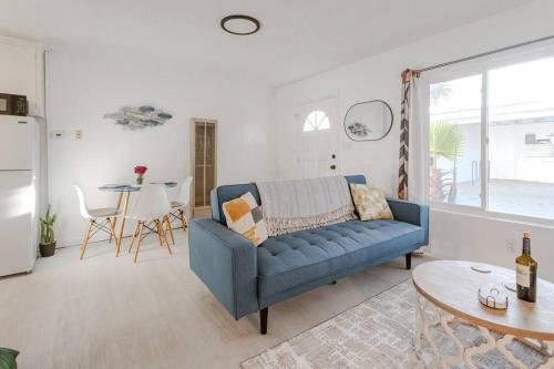 King Suite - Steps to Beach & Close to Pier
