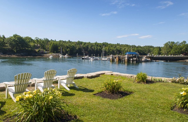 King Suite with Kitchenette & Balcony on Great Diamond Island