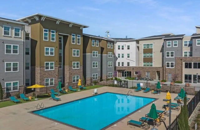 King Suites Pool+Gym+Yoga+Office