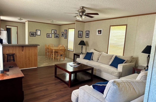 KINGFISH LODGE - PRIVATE MAINTAINED 3 BEDROOM 2 BATHROOM PRIVATE RENTAL